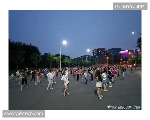 广场舞与篮球场的完美结合在微博上引发热潮,社区活动新风尚